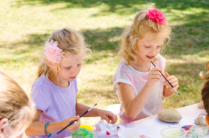 warsztaty artystyczne dla dzieci w wieku 6–12 lat