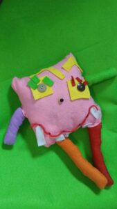 kreatywne warsztaty szycia cudacznych maskotek