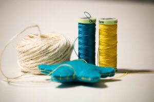 kreatywne warsztaty szycia cudacznych maskotek